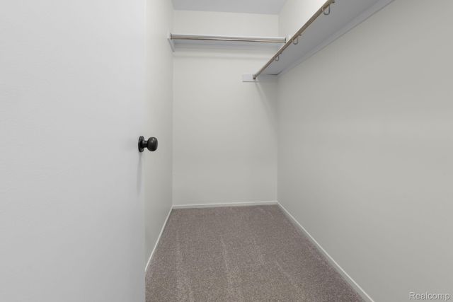 33786 Vista Drive, Farmington Hills, MI 48331