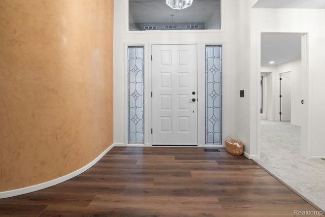 33786 Vista Drive, Farmington Hills, MI 48331