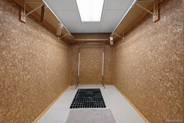 33786 Vista Drive, Farmington Hills, MI 48331