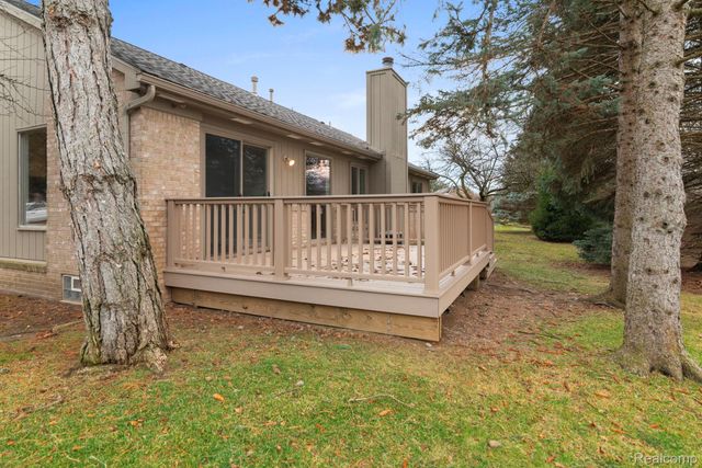 33786 Vista Drive, Farmington Hills, MI 48331