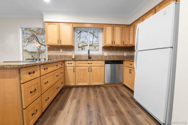 33786 Vista Drive, Farmington Hills, MI 48331