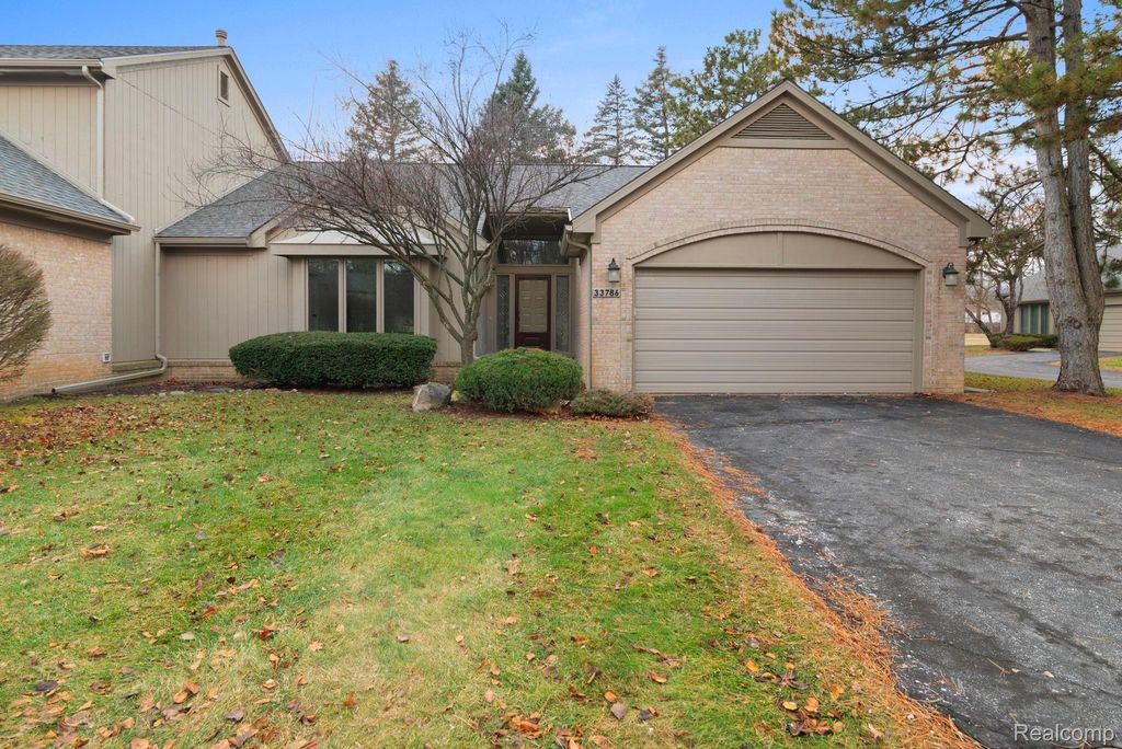 33786 Vista Drive, Farmington Hills, MI 48331