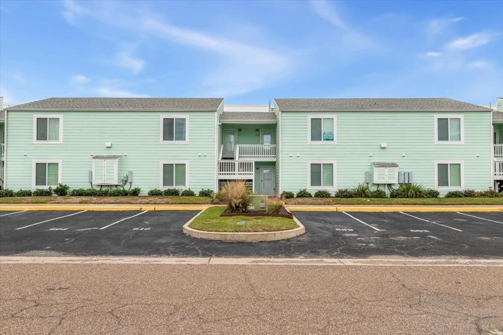610 Lauderdale Dr 610, Rockport, TX 78382 — photo 2