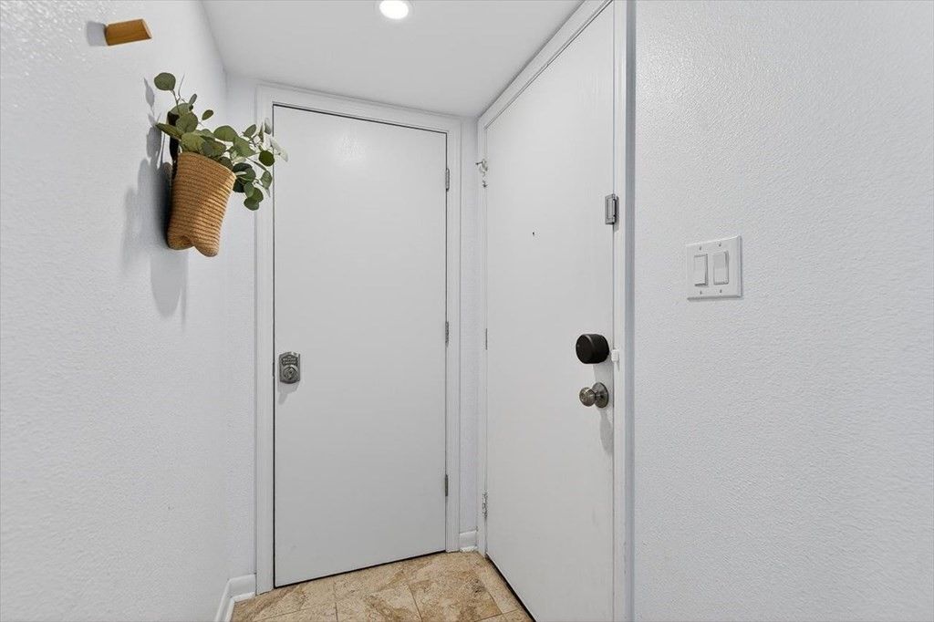610 Lauderdale Dr 610, Rockport, TX 78382 — photo 4