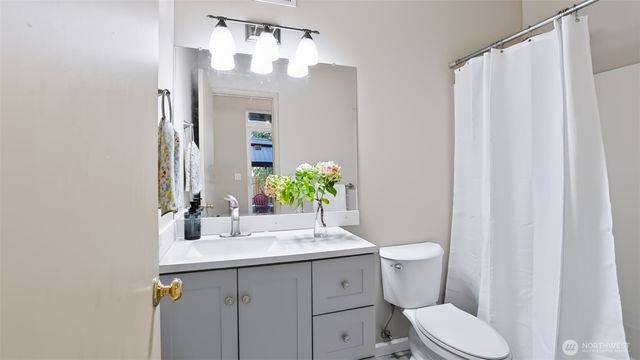 23219 SE 262nd Court, Maple Valley, WA 98038