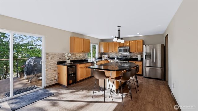 23219 SE 262nd Court, Maple Valley, WA 98038