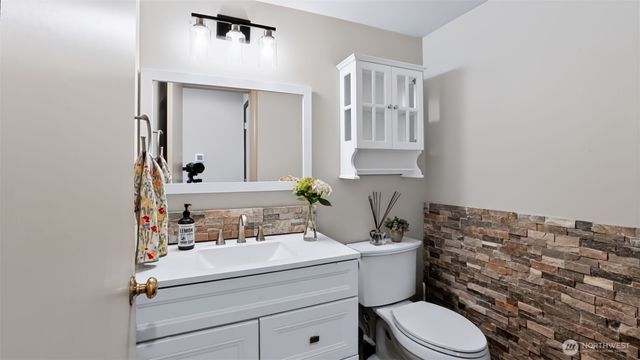 23219 SE 262nd Court, Maple Valley, WA 98038