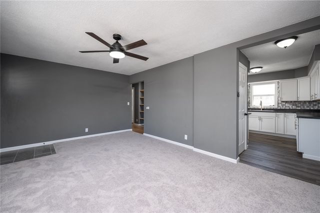 2455 Mcgowan Boulevard, Marion, IA 52302