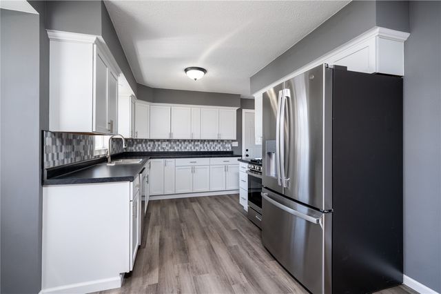 2455 Mcgowan Boulevard, Marion, IA 52302