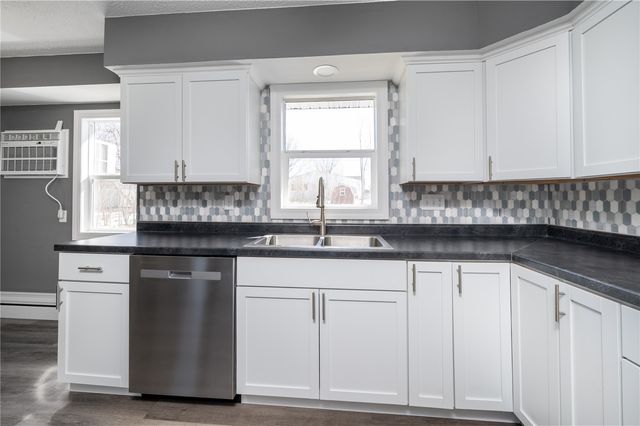 2455 Mcgowan Boulevard, Marion, IA 52302