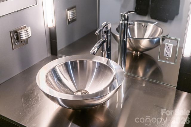 12 S Lexington Avenue 402, Asheville, NC 28801