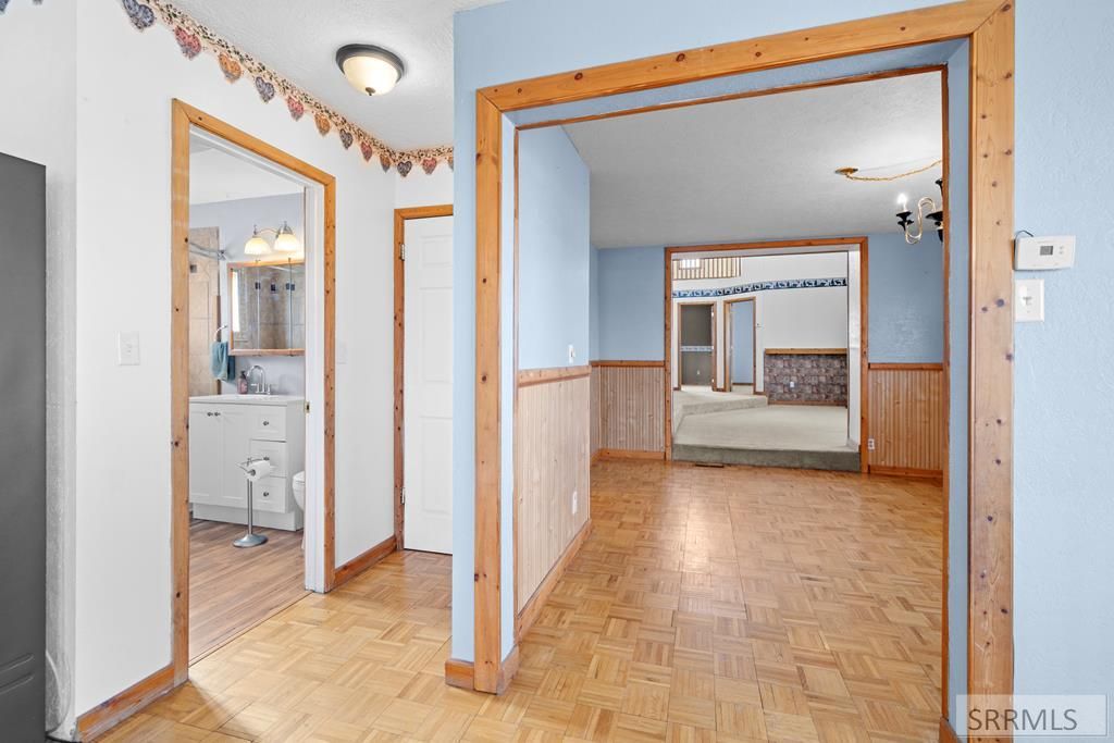 Image 13 of property listing at 1225 N 885 E, Shelley, ID 83274