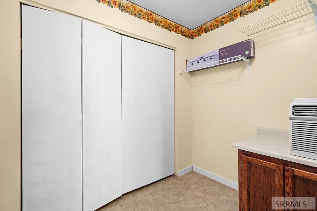 Image 20 of property listing at 1225 N 885 E, Shelley, ID 83274