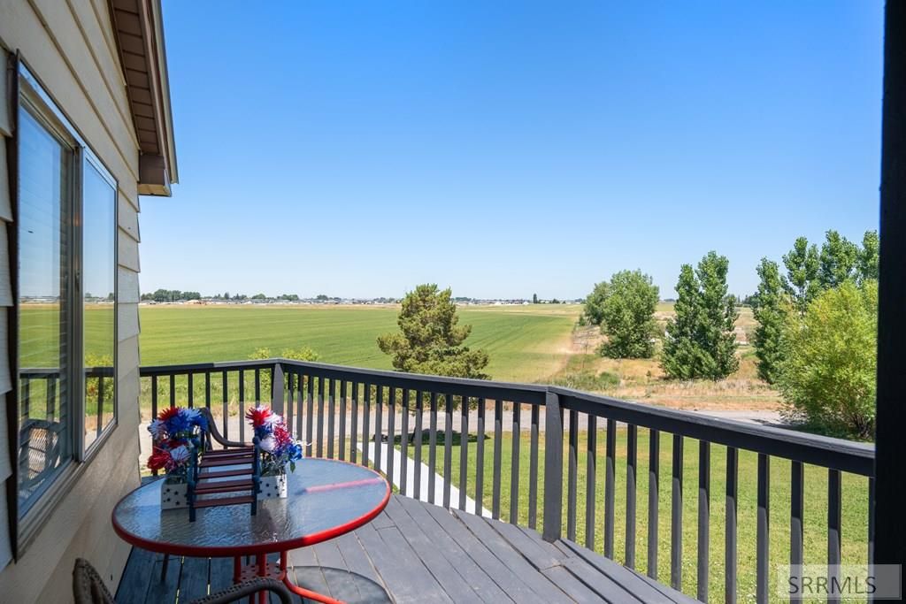 Image 3 of property listing at 1225 N 885 E, Shelley, ID 83274