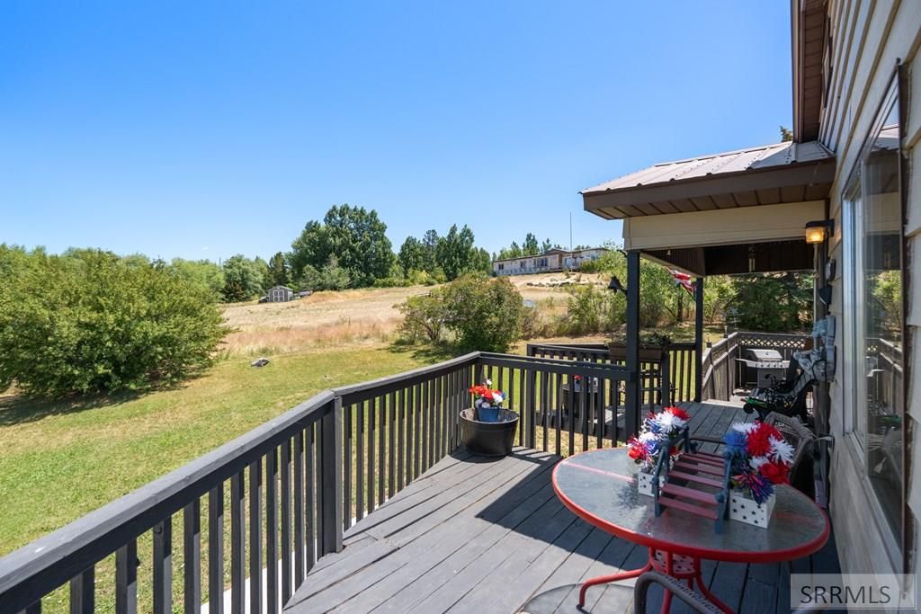 Image 4 of property listing at 1225 N 885 E, Shelley, ID 83274