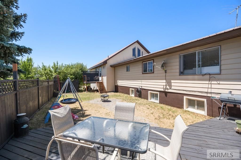 Image 55 of property listing at 1225 N 885 E, Shelley, ID 83274