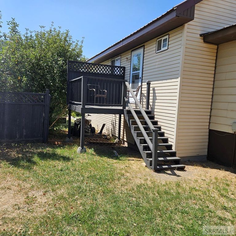 Image 60 of property listing at 1225 N 885 E, Shelley, ID 83274