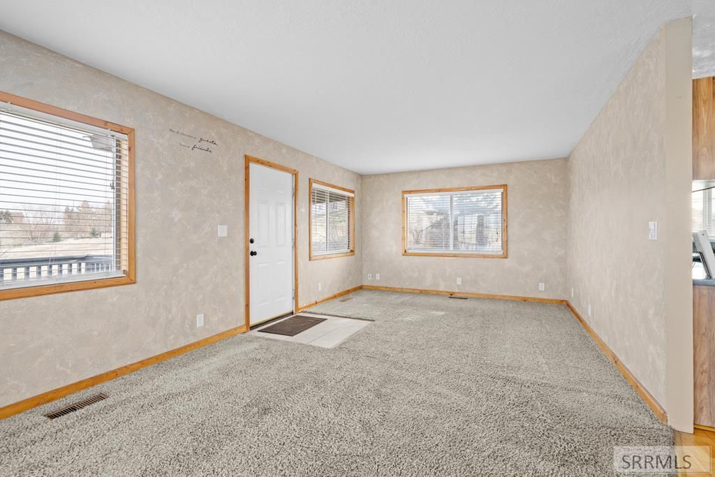 Image 7 of property listing at 1225 N 885 E, Shelley, ID 83274