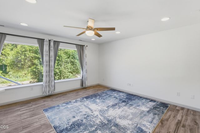 106 Creek View Lane, Rogue River, OR 97537