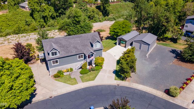 106 Creek View Lane, Rogue River, OR 97537