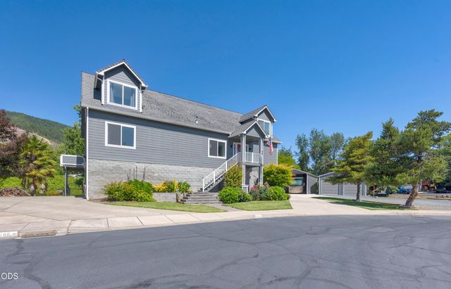 106 Creek View Lane, Rogue River, OR 97537