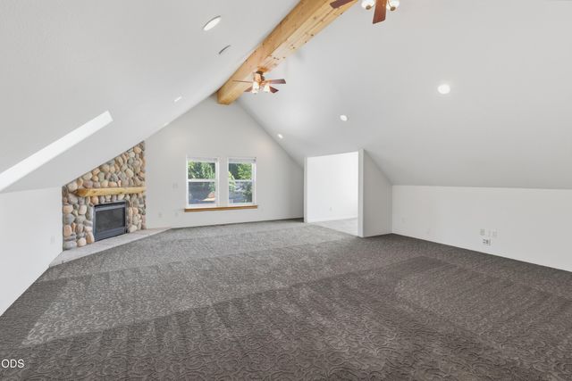 106 Creek View Lane, Rogue River, OR 97537