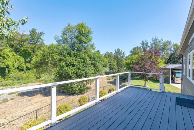 106 Creek View Lane, Rogue River, OR 97537
