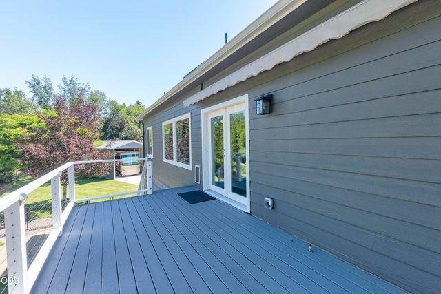 106 Creek View Lane, Rogue River, OR 97537