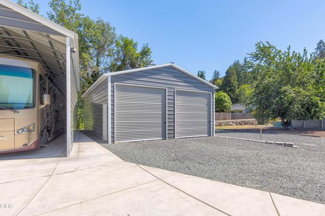106 Creek View Lane, Rogue River, OR 97537