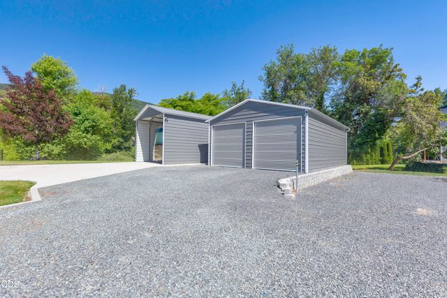 106 Creek View Lane, Rogue River, OR 97537