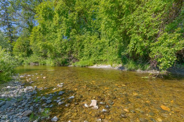 106 Creek View Lane, Rogue River, OR 97537