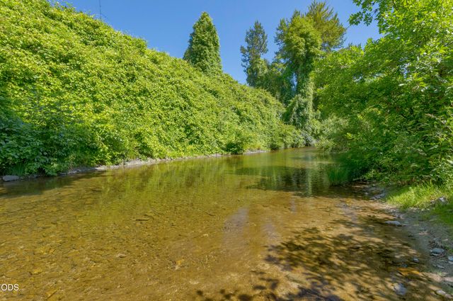 106 Creek View Lane, Rogue River, OR 97537