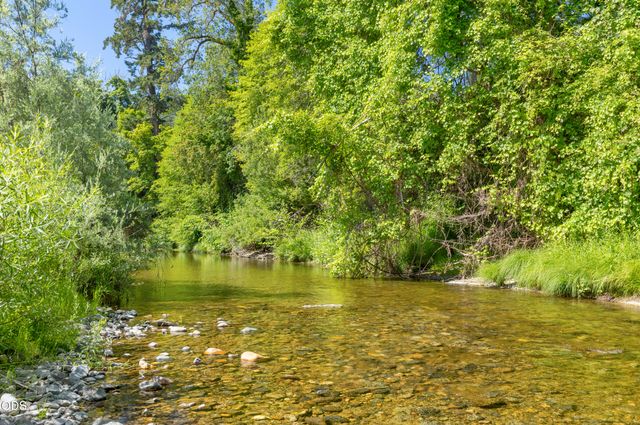 106 Creek View Lane, Rogue River, OR 97537