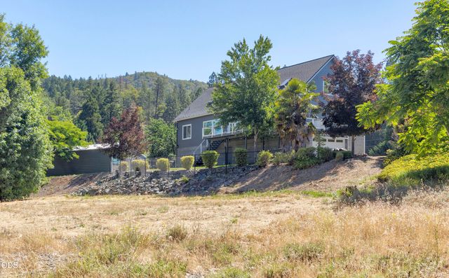 106 Creek View Lane, Rogue River, OR 97537