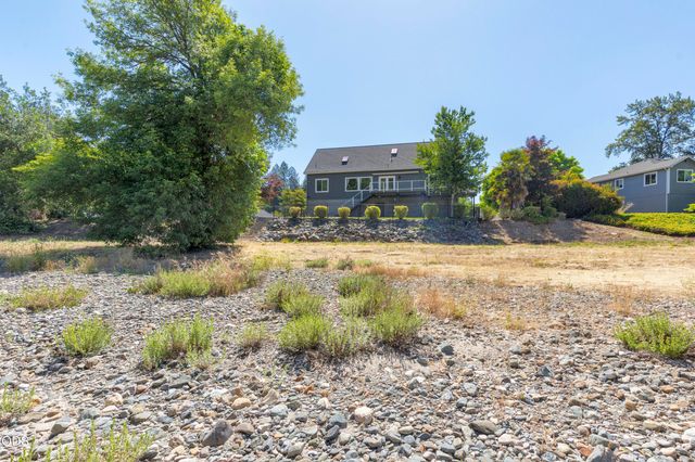 106 Creek View Lane, Rogue River, OR 97537