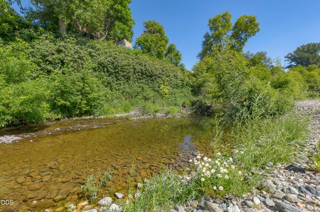 106 Creek View Lane, Rogue River, OR 97537