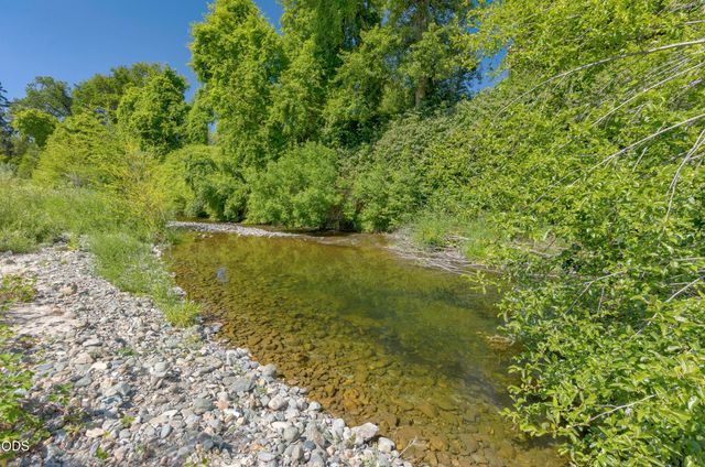 106 Creek View Lane, Rogue River, OR 97537