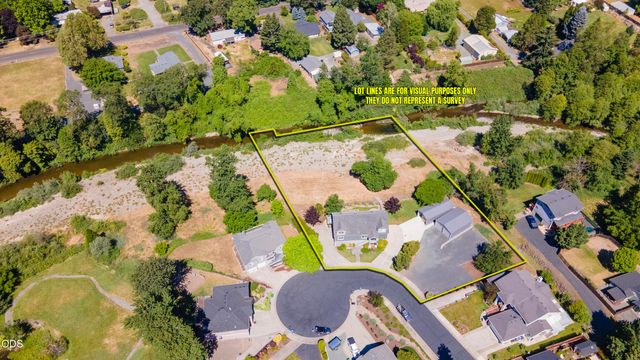 106 Creek View Lane, Rogue River, OR 97537