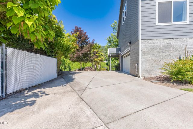 106 Creek View Lane, Rogue River, OR 97537