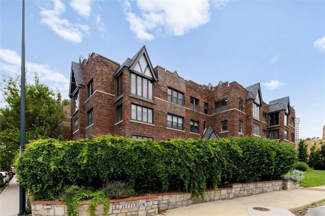 700 W 48th Street 206, Kansas City, MO 64112