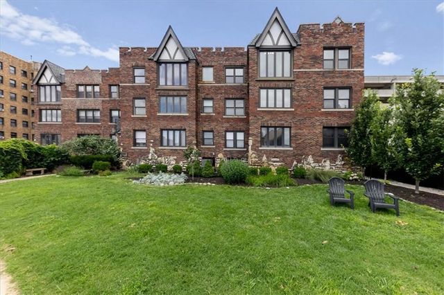 700 W 48th Street 206, Kansas City, MO 64112