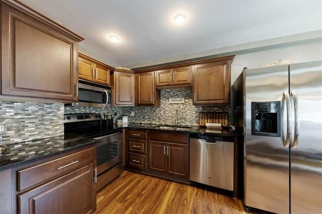 700 W 48th Street 206, Kansas City, MO 64112