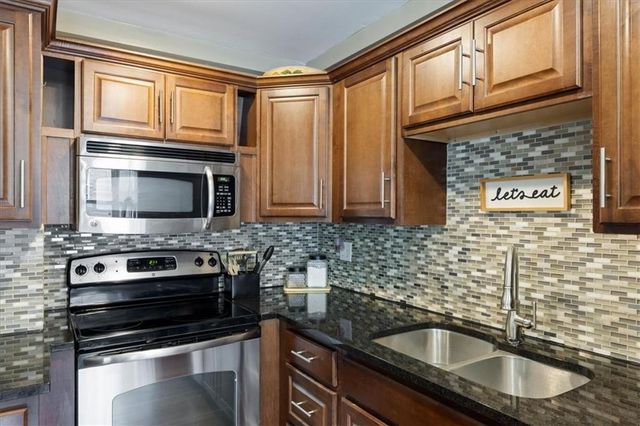 700 W 48th Street 206, Kansas City, MO 64112