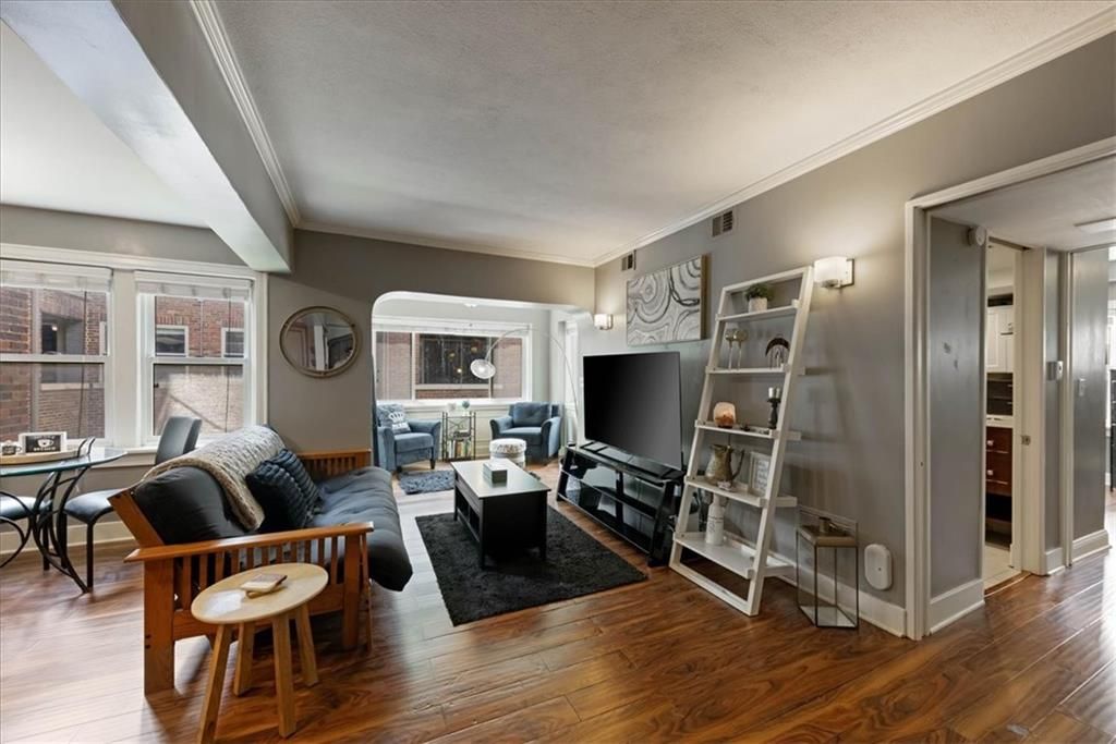 700 W 48th Street 206, Kansas City, MO 64112