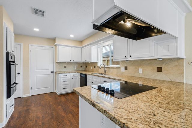 10446 Carlow Lane, La Porte, TX 77571