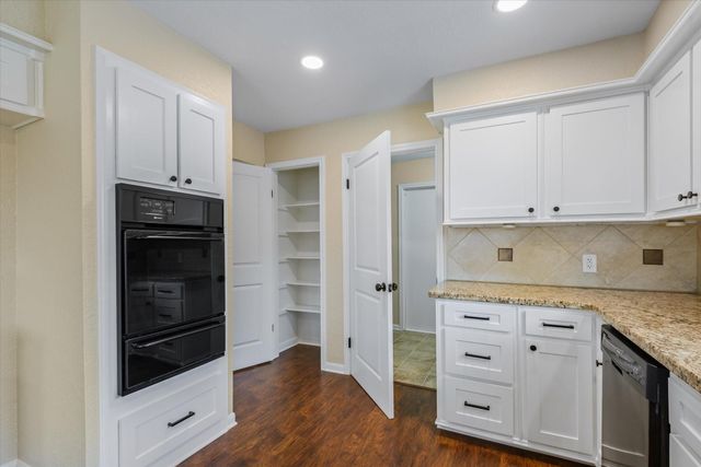 10446 Carlow Lane, La Porte, TX 77571