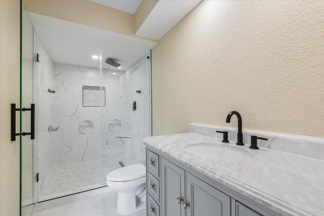 10446 Carlow Lane, La Porte, TX 77571