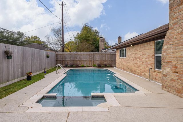 10446 Carlow Lane, La Porte, TX 77571