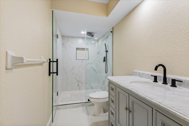 10446 Carlow Lane, La Porte, TX 77571