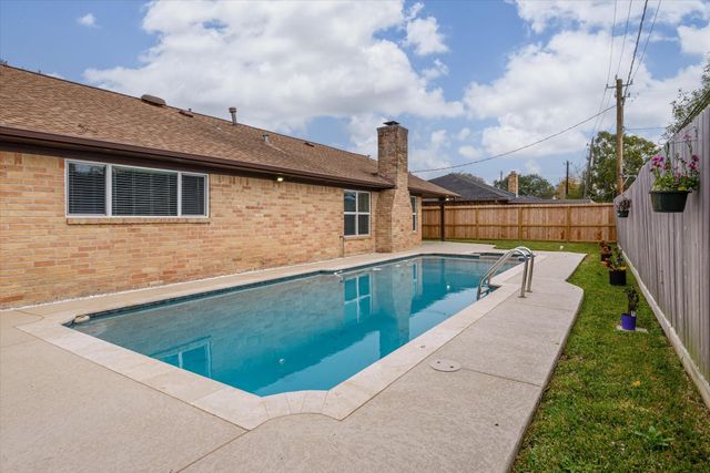 10446 Carlow Lane, La Porte, TX 77571